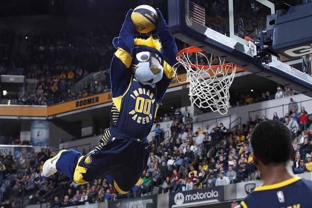 国际足坛中锋身价Top10：哈兰德1.8亿欧元霸榜